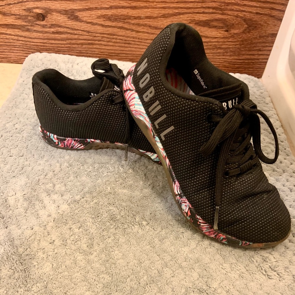 NoBull trainers women’s size 7